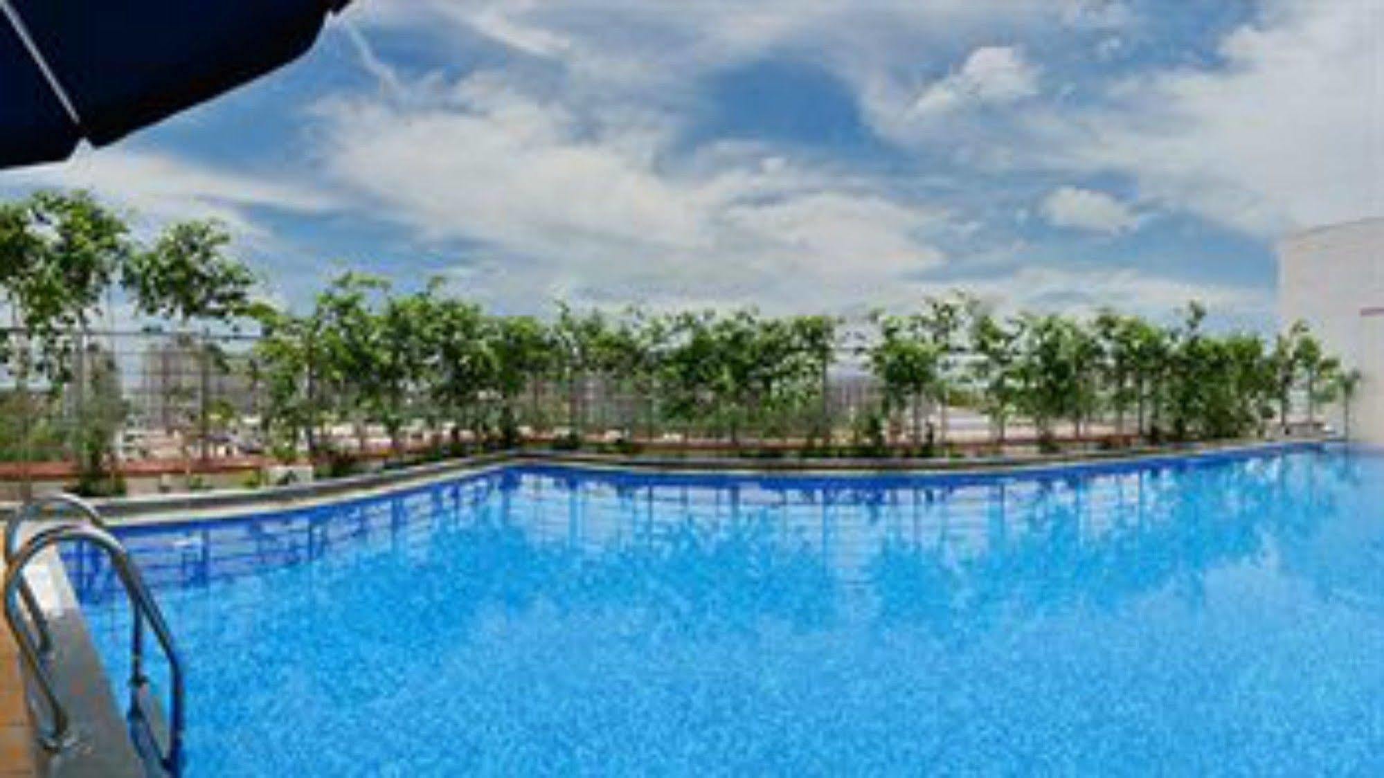 Lemon Tree Hotel, East Delhi Mall, Kaushambi Ghaziabad Εξωτερικό φωτογραφία